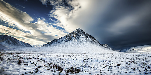 UK, Schottland, Blick auf Schneeberge bei Buachaille Etive Mor - SMA000091