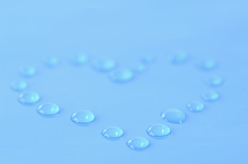 Heart shape with water drops on blue background, close up - ASF004769