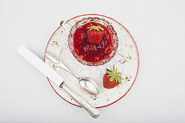 Bowl of fresh homemade strawberry jam on plate - GWF002101