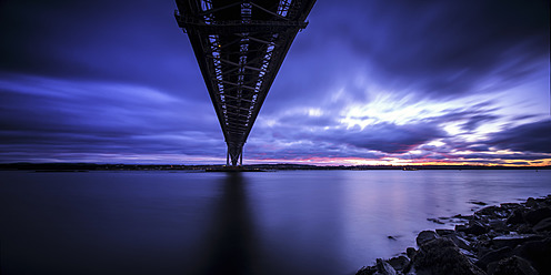 UK, Schottland, Blick auf die Forth Bridge - SMA000103