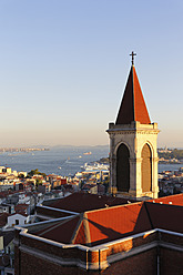 Türkei, Istanbul, Blick auf die Stadt mit der Basilika St. Antonius - SIEF003261
