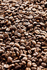 Roasted coffee beans, close up - CSF016250