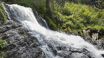 Belgien, Blick auf den Wasserfall bei Trois Ponts - HLF000065