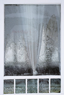 Österreich, Fenster mit Eiskristall - WW002630