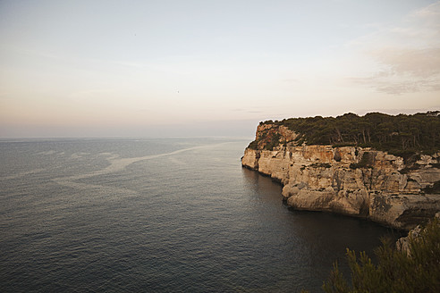 Spanien, Menorca, Blick auf Cala Galdana an der Südküste - MS002804