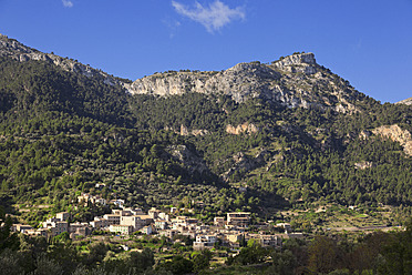 Spanien, Mallorca, Blick auf Estellencs im Tramuntana-Gebirge - MS002765