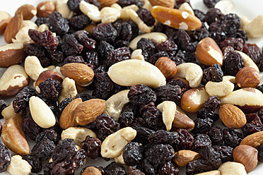 Variety of nuts and raisins, close up - CSF016455