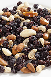 Variety of nuts and raisins, close up - CSF016456