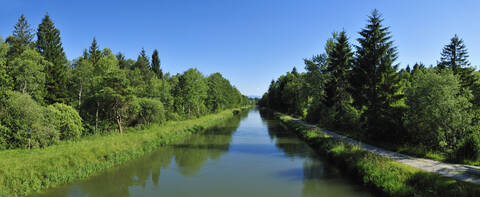Deutschland, Isar-Loisach-Kanal bei Wolfratshausen, lizenzfreies Stockfoto