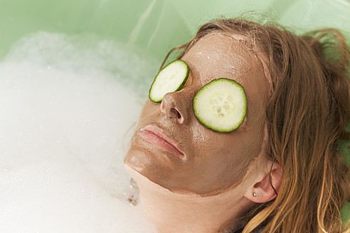 Mid adult woman with mud mask in bathtub, close up - DSCF000042