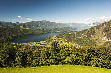 Österreich, Kärnten, Blick auf den Millstatter See - HHF004313