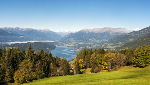 Österreich, Kärnten, Blick auf den Millstatter See, lizenzfreies Stockfoto