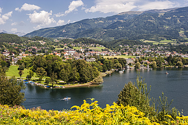 Österreich, Kärnten, Blick auf den Millstatter See und Seeboden - HHF004316