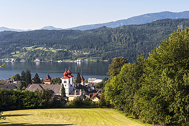 Austria, Carinthia, View of Millstatter See and Millstatt Abbey - HHF004317