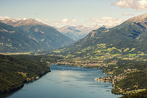 Austria, Carinthia, View of Millstatter See with Millstadt and Seeboden - HH004322