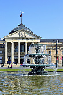 Deutschland, Hessen, Wiesbaden, Blick auf das Kurhaus - MH000108