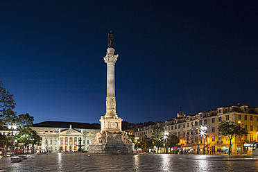 Portugal, Lisbon, Statue of King Pedro IV and National Theatre D Maria II in background - FO004757