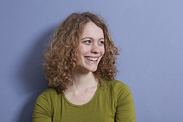 Germany, Bavaria, Munich, Young woman looking away, smiling - RBF001154