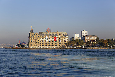 Türkei, Istanbul, Blick auf den Haydarpasa-Bahnhof - SIE003308