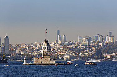 Türkei, Istanbul, Blick auf den Jungfernturm am Bosporus - SIE003329