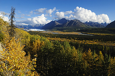 USA, Alaska, Blick auf Matanuska Valley und Gletscher, Chugach Mountains im Hintergrund - ESF000207