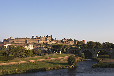 Frankreich, Blick auf Carcassonne - GWF002132