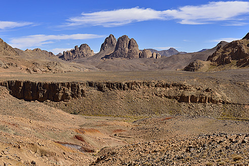 Algeria, View of volcanic landscape, Hoggar Mountains in background - ESF000222