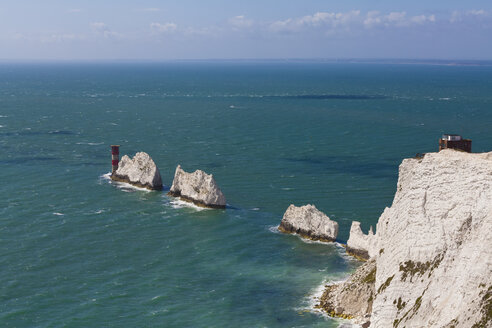 England, Isle of Wight, Blick auf Kreidefelsen bei The Needles - WDF001486