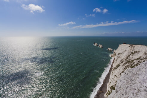 England, Isle of Wight, Blick auf Kreidefelsen bei The Needles - WDF001488