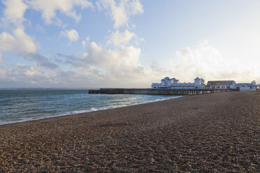 England, Hampshire, Portsmouth, Blick auf den Strand am South Parade Pier - WDF001518