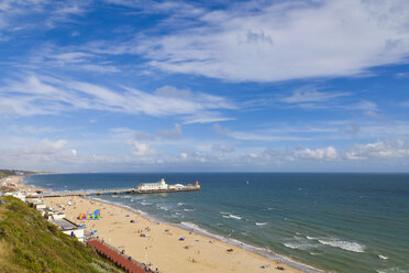 England, Dorset, Bournemouth, View of beach at Bournemouth Pier - WDF001561