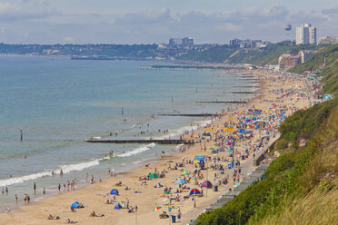 England, Menschen am Strand von Bournemouth - WD001567