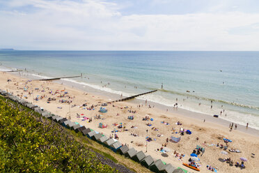 England, Menschen am Strand von Bournemouth - WDF001571