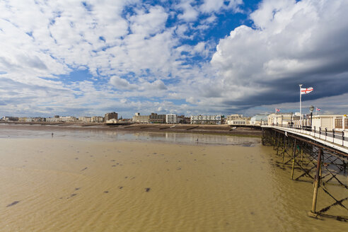 England, Sussex, Ansicht von Häusern in Worthing - WDF001579