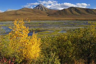 Kanada, Blick auf den Blackstone River und die Tombstone Mountains entlang des Dempster Highway - ESF000252