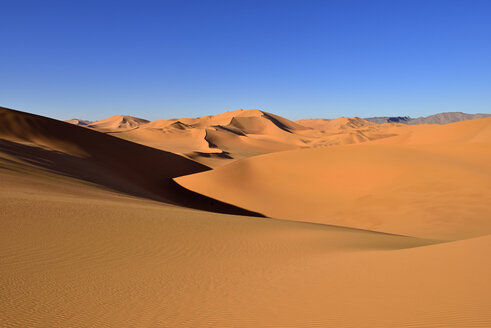Nordafrika, Algerien, Blick auf die Sanddünen von Erg Mehejibad - ESF000238