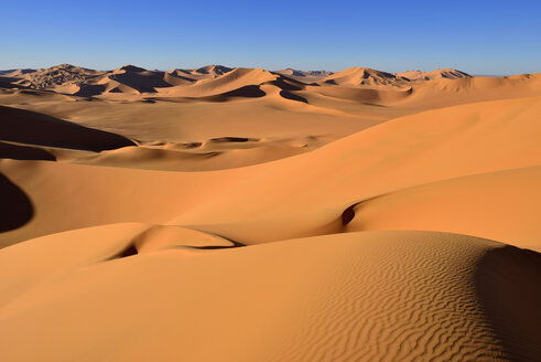 Nordafrika, Algerien, Blick auf die Sanddünen von Erg Mehejibad - ESF000236