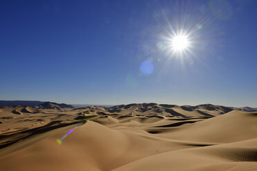 Nordafrika, Algerien, Blick auf die Sanddünen von Erg Mehejibad - ESF000234