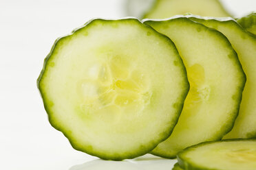 Sliced cucumber, close up - CSF016861