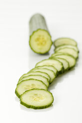 Sliced cucumber, close up - CSF016862