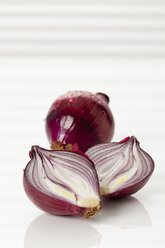 Fresh red onions, close up - CSF016877