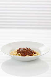 Schüssel mit Spaghetti Bolognese, Nahaufnahme - CSF016938