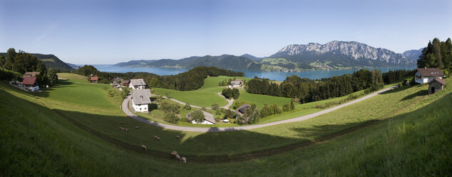 Österreich, Blick auf den Attersee und das Höllengebirge - WWF002682