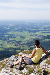 Germany, Bavaria, Mid adult woman looking from Breitenstein - UMF000588