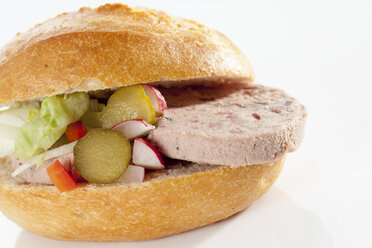 Sandwich of bread roll with liver sausage on white background, close up - CSF017312