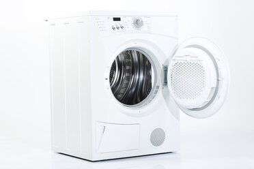 Waschmaschine auf weißem Hintergrund - MAEF005945