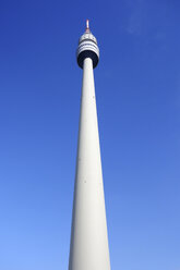 Deutschland, Dortmund, Blick auf Fernsehturm gegen Himmel - HOHF000067