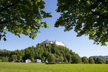 Österreich, Salzburg, Blick auf die Burg Hohensalzburg - WW002684