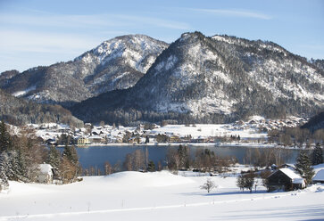 Austria, Salzkammergut, View of Fuschlsee Lake - WWF002707