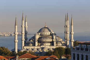 Turkey, Istanbul, View of Sultan Ahmed Mosque at Sultanahmet district - SIE003383